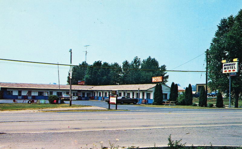 Town & Country Motel (Town and Country Motel, Windward Motel) - Postcard (newer photo)